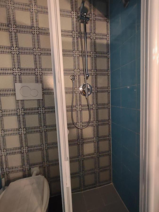 Independent In Trevi Fountain - Spain Square روما المظهر الخارجي الصورة